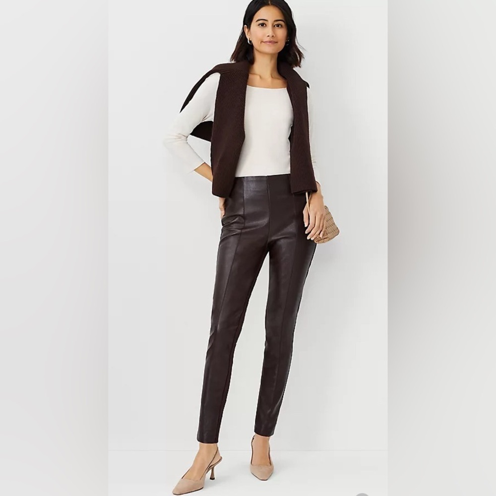 Ann Taylor The Seamed Side Zip Legging in Pebbled Faux‎ Leather Ponte, Size XS